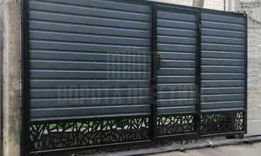 Современные ворота из профнастила с ковкой ОТ-320