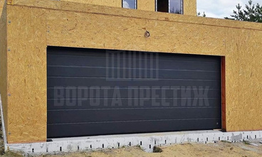 Черные секционные гаражные ворота ГР-256