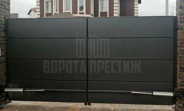 Распашные ворота  из сэндвич панелей для загородного дома  РС-244