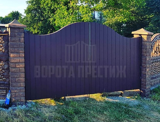 Стальные распашные ворота из профнастила РС-140