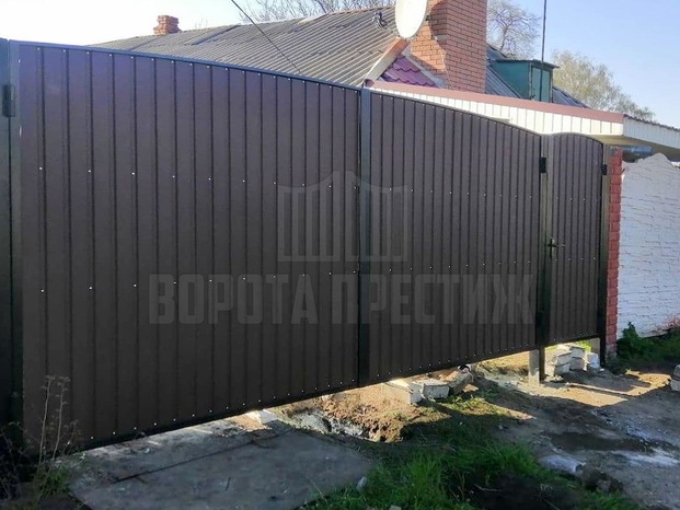 Механические распашные ворота из профнастила РС-453 - фото 2