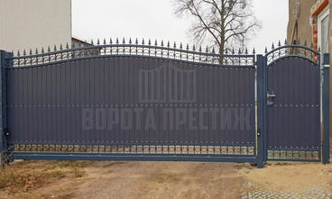 Автоматические кованые ворота с профнастилом ОТ-388