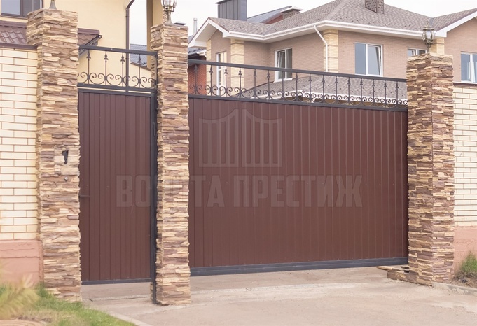 Современные ворота из профнастила для загородного дома ОТ-392 - фото 2