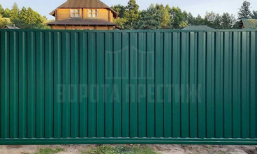 Откатные ворота Alutech для частного дома ОТ-256